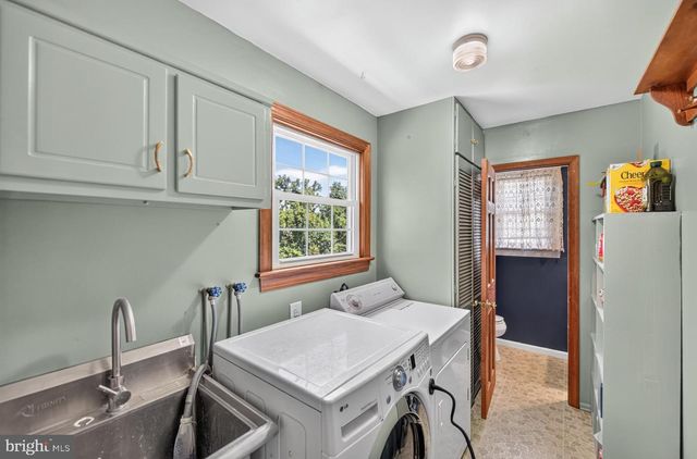 25 IROQUOIS DR, Royersford, PA 19468