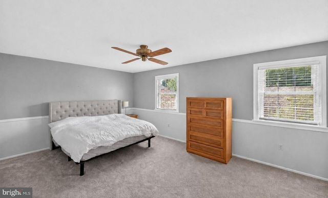 25 IROQUOIS DR, Royersford, PA 19468