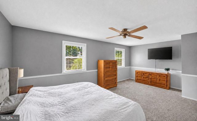 25 IROQUOIS DR, Royersford, PA 19468