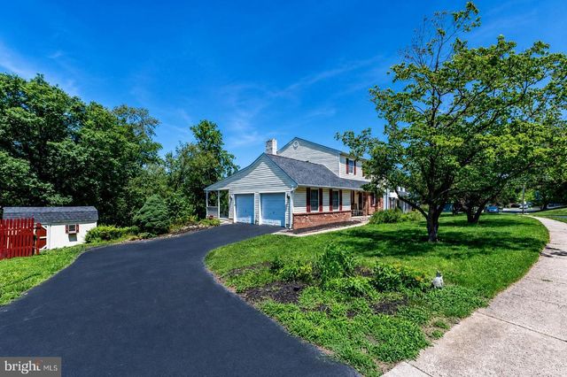 25 IROQUOIS DR, Royersford, PA 19468