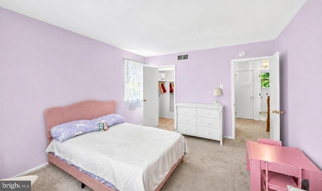 25 IROQUOIS DR, Royersford, PA 19468