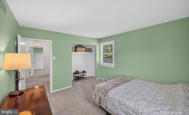 25 IROQUOIS DR, Royersford, PA 19468