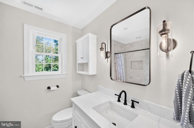 25 IROQUOIS DR, Royersford, PA 19468