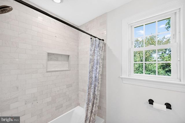 25 IROQUOIS DR, Royersford, PA 19468