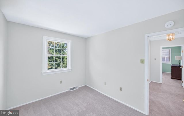 25 IROQUOIS DR, Royersford, PA 19468