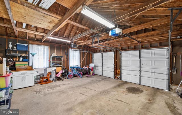 25 IROQUOIS DR, Royersford, PA 19468
