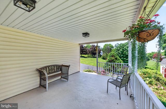 25 IROQUOIS DR, Royersford, PA 19468