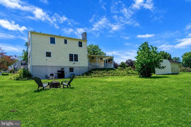 25 IROQUOIS DR, Royersford, PA 19468
