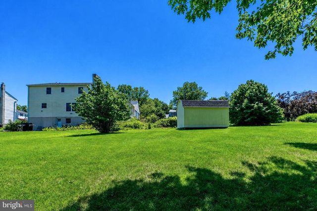 25 IROQUOIS DR, Royersford, PA 19468