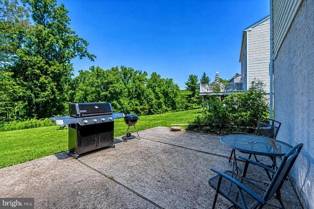 25 IROQUOIS DR, Royersford, PA 19468