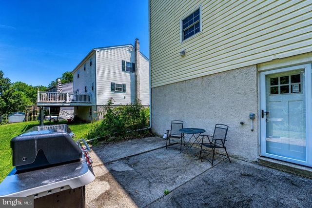 25 IROQUOIS DR, Royersford, PA 19468