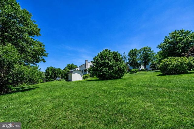 25 IROQUOIS DR, Royersford, PA 19468