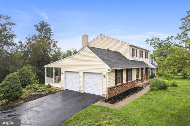 25 IROQUOIS DR, Royersford, PA 19468