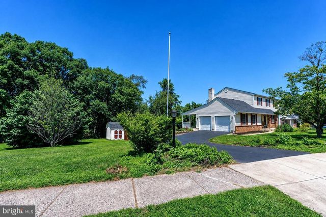 25 IROQUOIS DR, Royersford, PA 19468