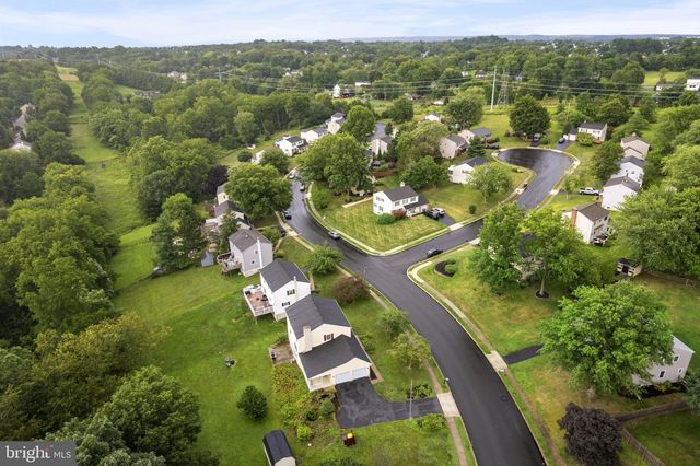 25 IROQUOIS DR, Royersford, PA 19468