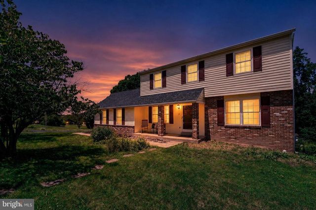 25 IROQUOIS DR, Royersford, PA 19468