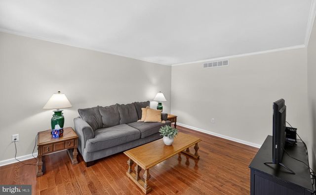 25 IROQUOIS DR, Royersford, PA 19468