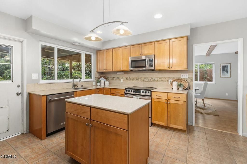 Image 14 of property listing at 2344 Jayma Lane, La Crescenta, CA 91214
