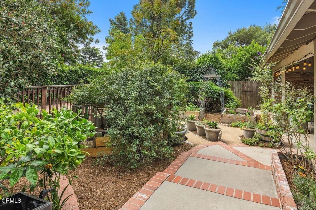 Image 27 of property listing at 2344 Jayma Lane, La Crescenta, CA 91214