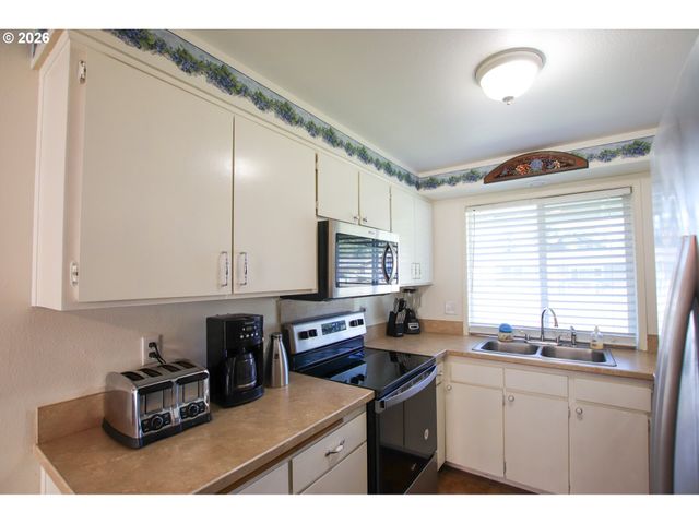 3210 MUNSEL LAKE Rd, Florence, OR 97439