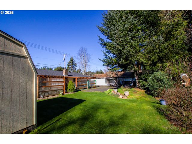 3210 MUNSEL LAKE Rd, Florence, OR 97439