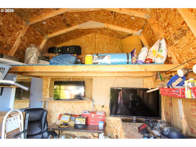 3210 MUNSEL LAKE Rd, Florence, OR 97439