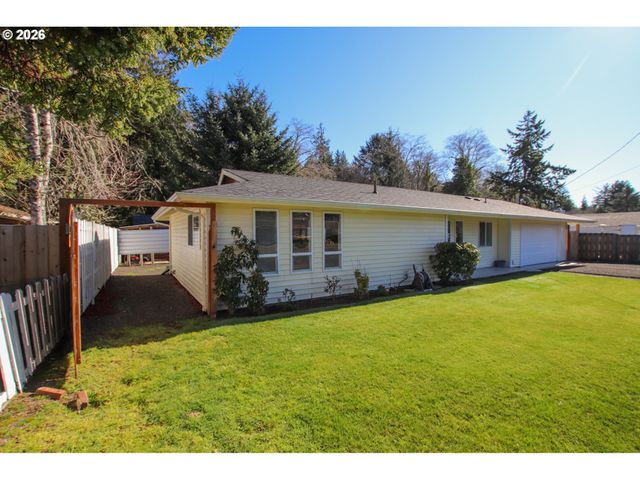 3210 MUNSEL LAKE Rd, Florence, OR 97439