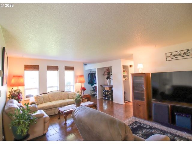 3210 MUNSEL LAKE Rd, Florence, OR 97439