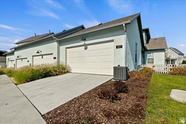 4667 W ISLA DAYBREAK RD, South Jordan, UT 84009