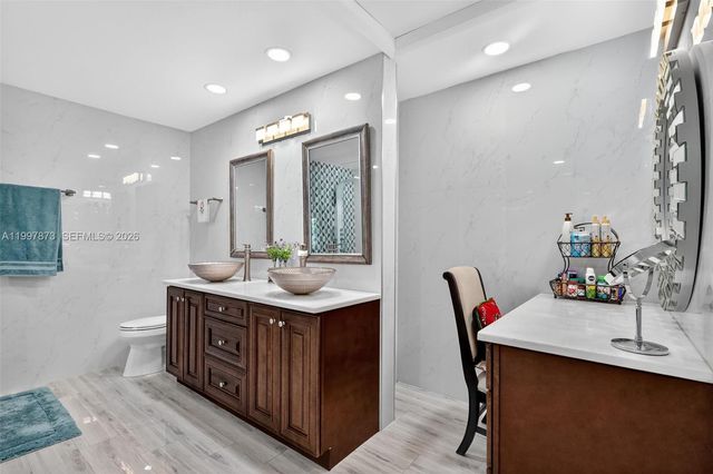 8860 SW 49th Ct, Cooper City, FL 33328