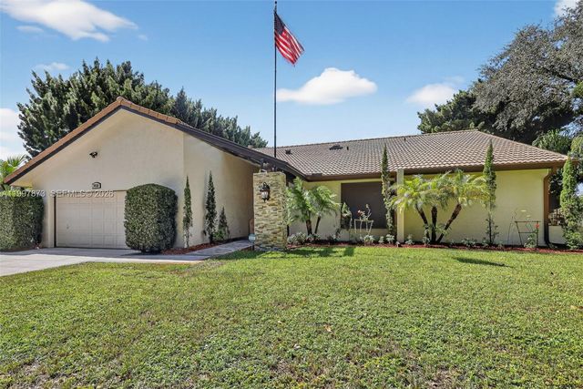 8860 SW 49th Ct, Cooper City, FL 33328