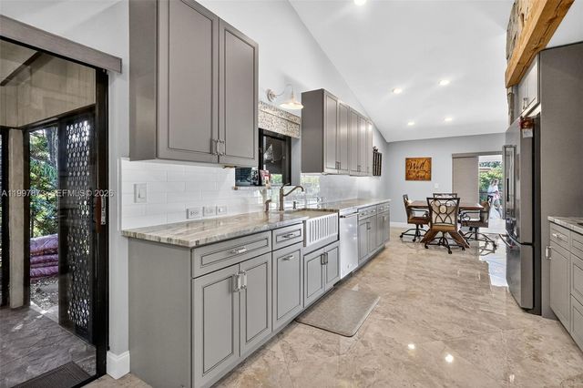 8860 SW 49th Ct, Cooper City, FL 33328