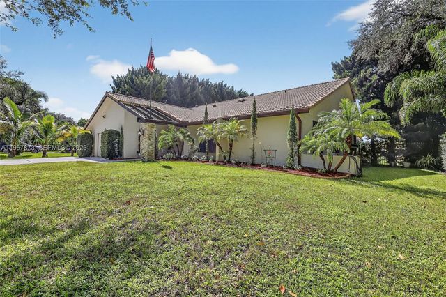 8860 SW 49th Ct, Cooper City, FL 33328