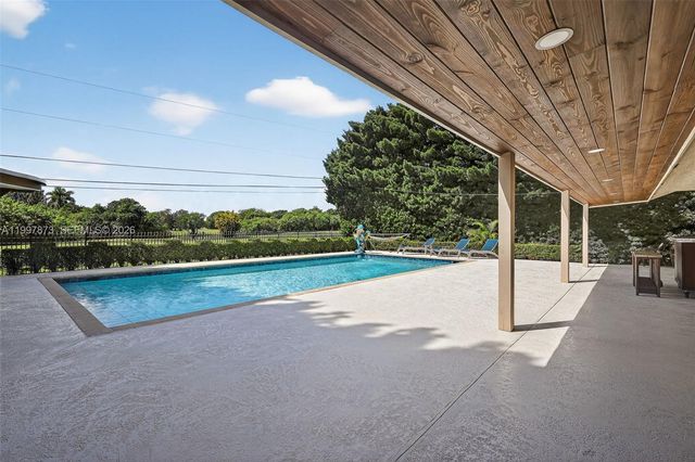 8860 SW 49th Ct, Cooper City, FL 33328