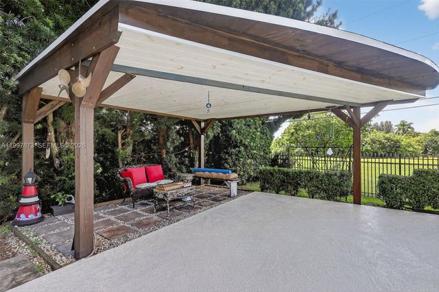 8860 SW 49th Ct, Cooper City, FL 33328