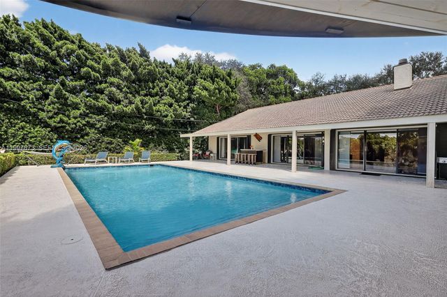 8860 SW 49th Ct, Cooper City, FL 33328