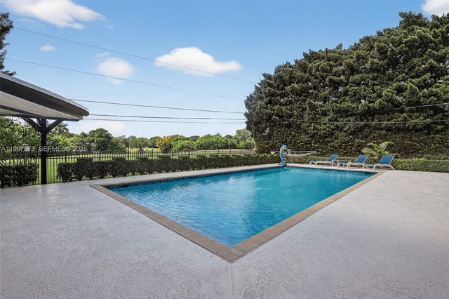 8860 SW 49th Ct, Cooper City, FL 33328