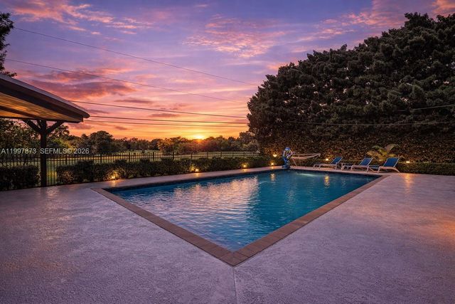 8860 SW 49th Ct, Cooper City, FL 33328