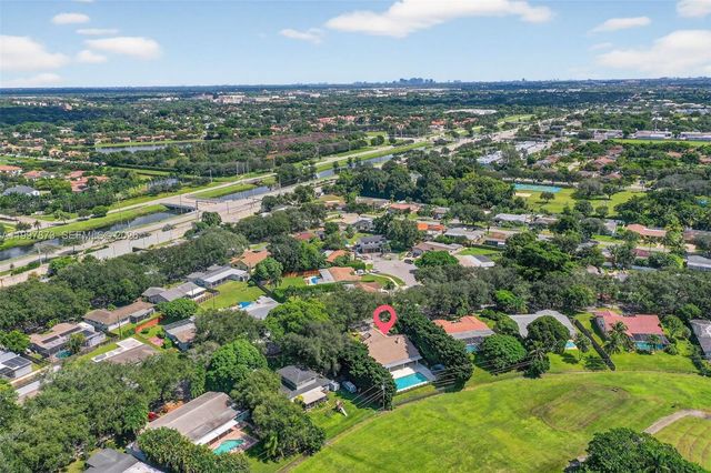 8860 SW 49th Ct, Cooper City, FL 33328