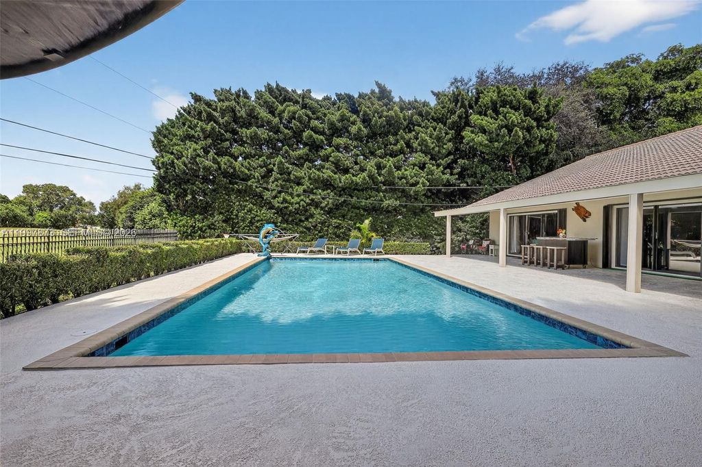 8860 SW 49th Ct, Cooper City, FL 33328