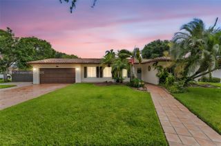6963 Seagrape Ter, Miami Lakes, FL 33014