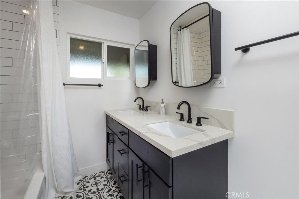 Image 13 of property listing at 4718 Vangold, Lakewood, CA 90712