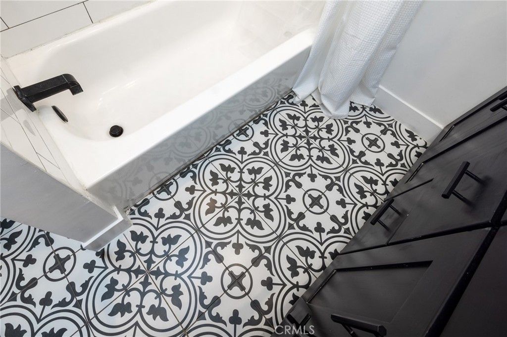Image 15 of property listing at 4718 Vangold, Lakewood, CA 90712