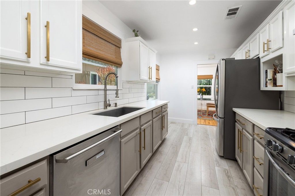 Image 19 of property listing at 4718 Vangold, Lakewood, CA 90712