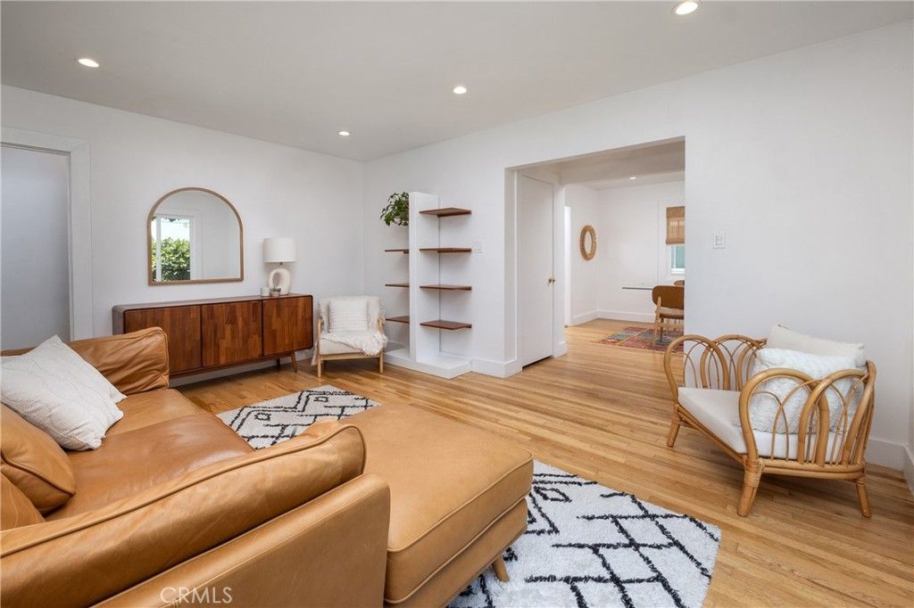 Image 4 of property listing at 4718 Vangold, Lakewood, CA 90712