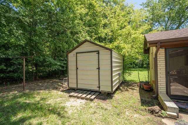 207 E Eleanor St, Gladewater, TX 75647