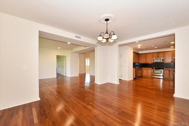 100 Harborview Drive 555, Port Washington, NY 11050