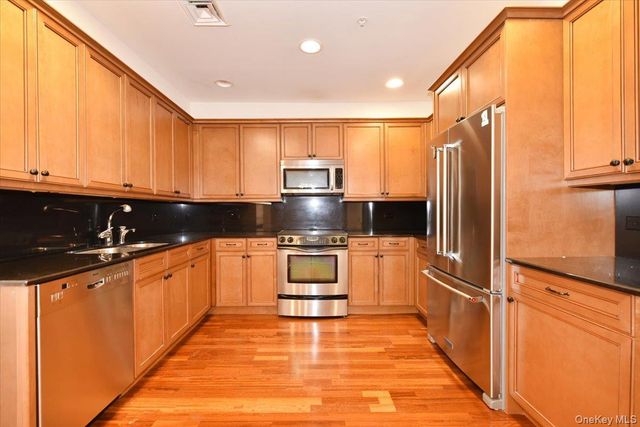 100 Harborview Drive 555, Port Washington, NY 11050
