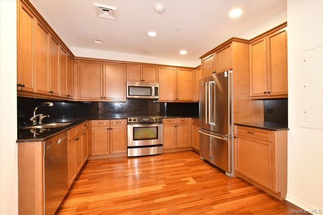 100 Harborview Drive 555, Port Washington, NY 11050