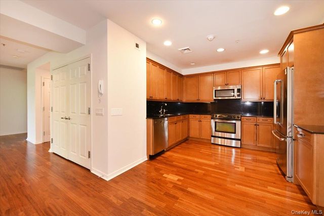 100 Harborview Drive 555, Port Washington, NY 11050